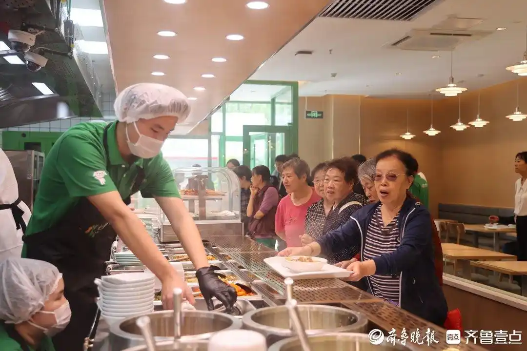 济南快餐厨具_AI机器人快餐济南_京东七鲜小厨山东首店