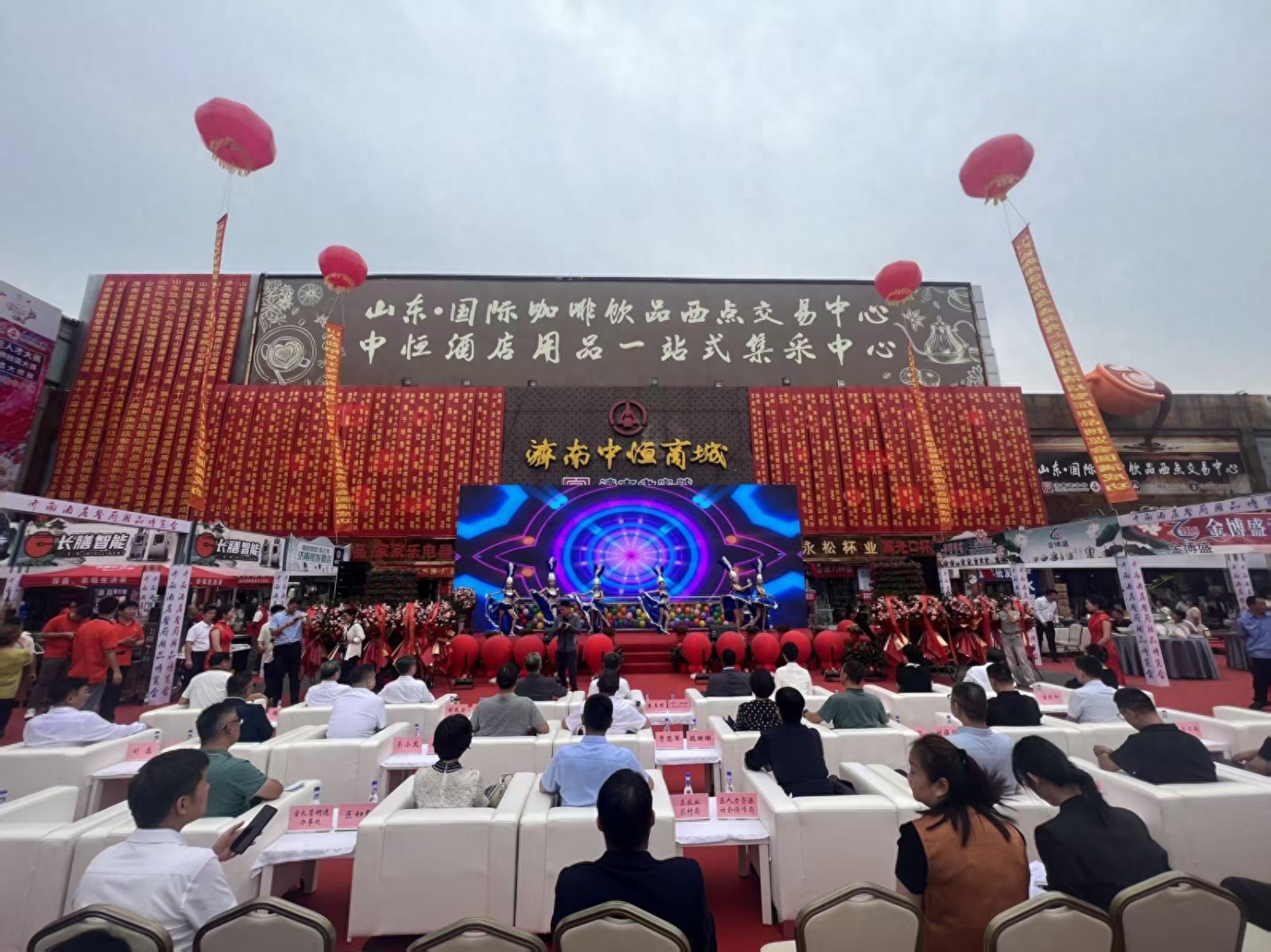 第十六届济南酒店餐厨用品博览会暨“技耀泉城”海右技能人才大赛启幕