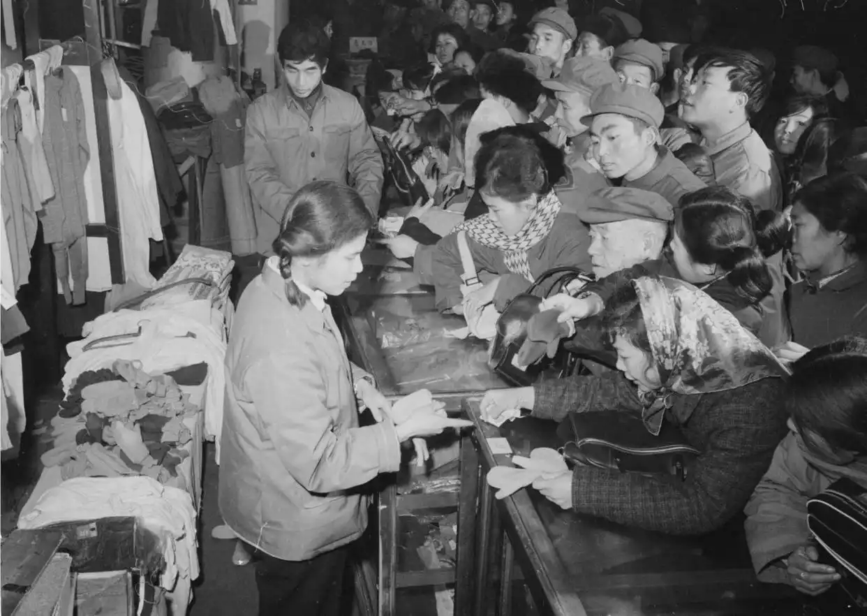 北京哪里有卖厨具桌椅的旧货市场_信托商店两转一响_北京旧货市场历史
