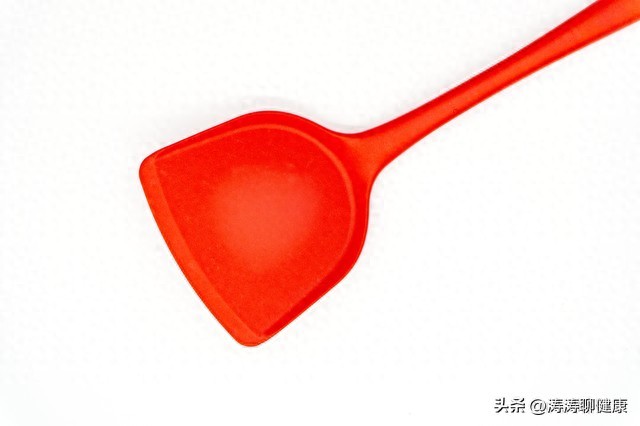 硅胶锅铲背后的隐患：你还在用它做饭吗？
