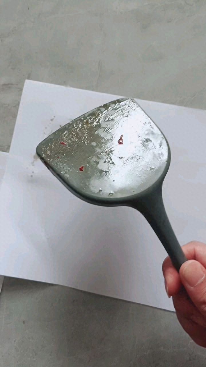 硅胶铲炒菜真有毒？高温可释放致癌物，许多家庭用错锅铲？